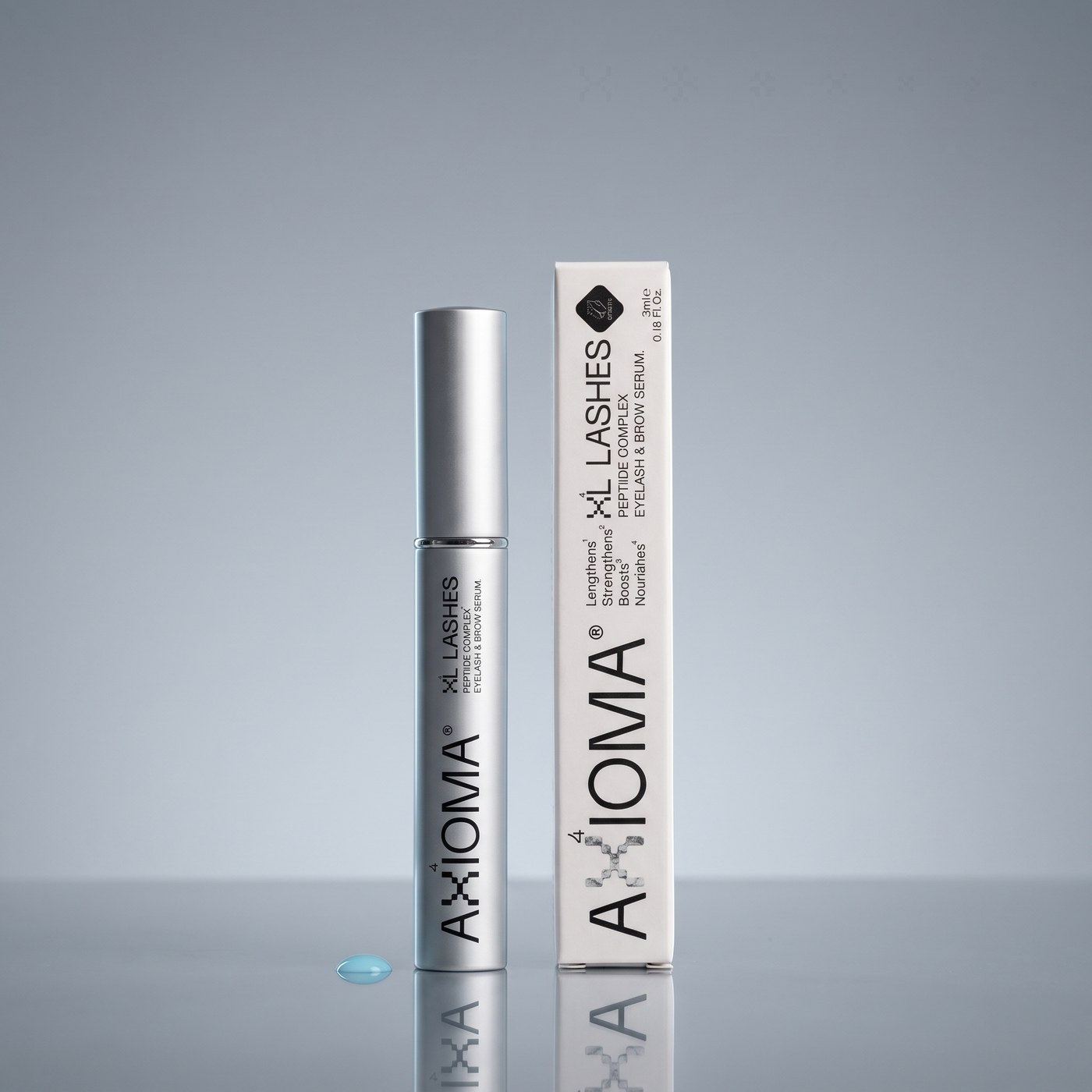 Sérum XL Lashes de AXIOMA — tubo y caja de pie en escena premium fría.